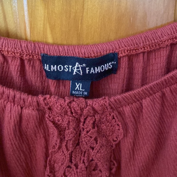 Almost famous off the shoulder top - Picture 2 of 4